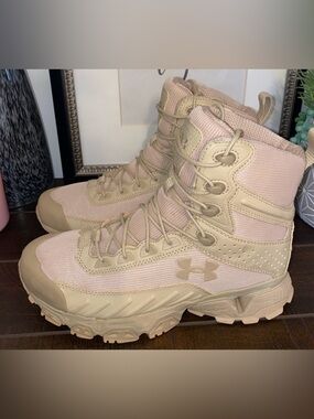 Under Armour Women's Trail Hiking Trail Boots Size 8